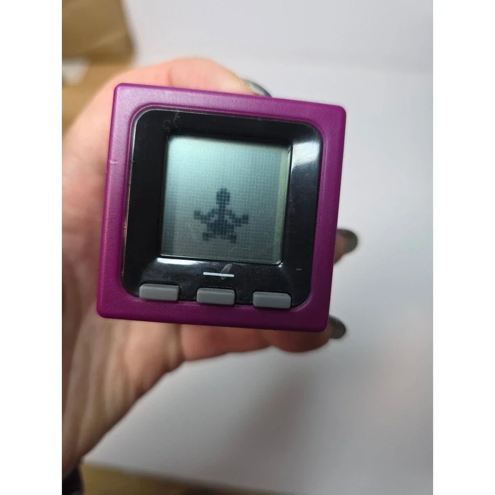 RadicaCube WorldSlim Purple Interactive Electronic HandheldGame‎ 2005 Retro Toy